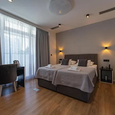 Sky & Sun Luxury With Private Parking In The Garage