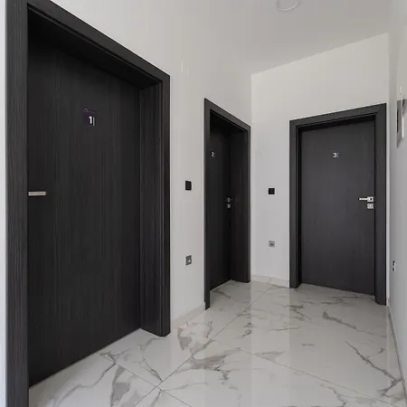 Bed & Breakfast Sky & Sun Luxury With Private Parking In The Garage 4*