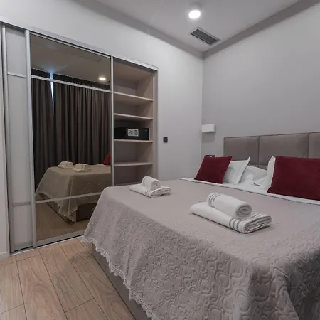 Bed & Breakfast Sky & Sun Luxury With Private Parking In The Garage 4*