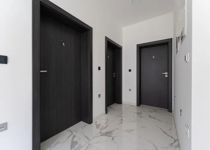 Bed & Breakfast Sky & Sun Luxury With Private Parking In The Garage 4*