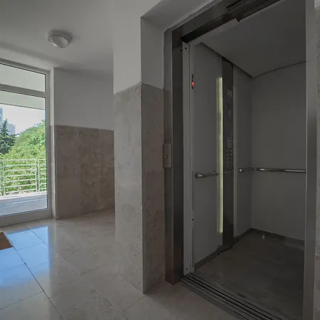 Bed & Breakfast Sky & Sun Luxury With Private Parking In The Garage 4*