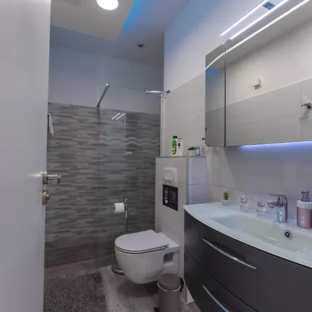 Oda ve Kahvaltı Sky & Sun Luxury With Private Parking In The Garage Zadar