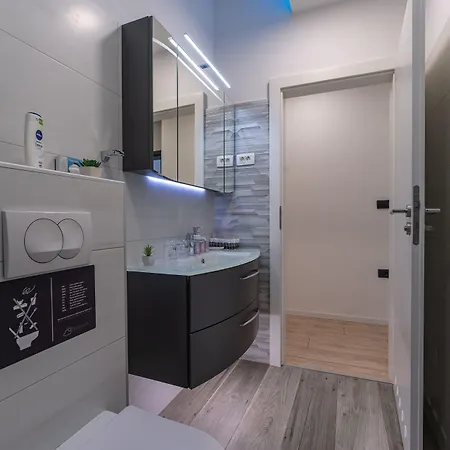 Sky & Sun Luxury With Private Parking In The Garage 4* Zadar