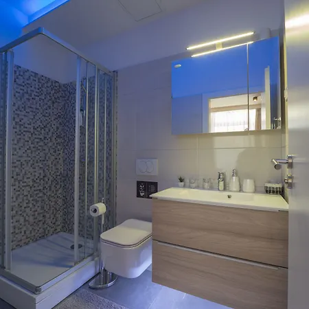 Sky & Sun Luxury With Private Parking In The Garage Oda ve Kahvaltı