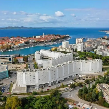 Oda ve Kahvaltı Sky & Sun Luxury With Private Parking In The Garage 4*