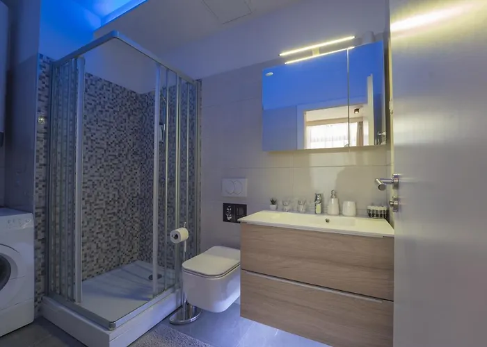 Sky & Sun Luxury With Private Parking In The Garage B&B 자다르