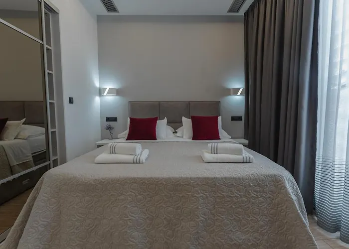 Sky & Sun Luxury With Private Parking In The Garage B&B 자다르