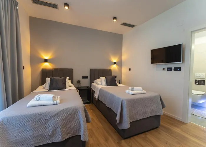 Sky & Sun Luxury With Private Parking In The Garage 4* 자다르