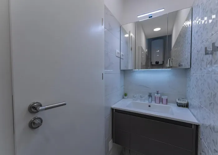 B&B Sky & Sun Luxury With Private Parking In The Garage 자다르