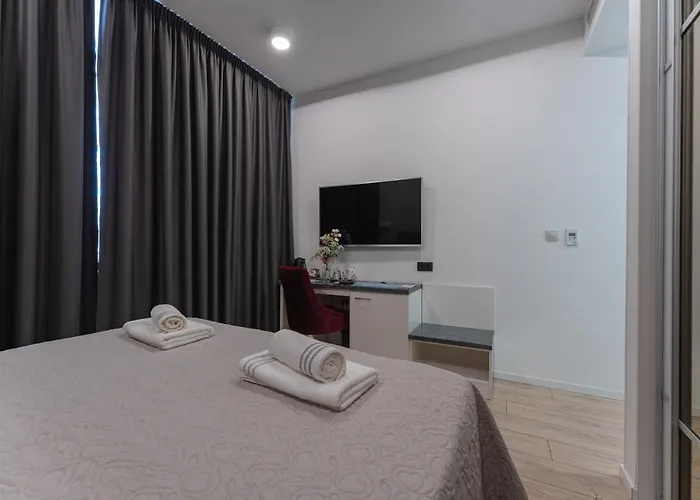 B&B Sky & Sun Luxury With Private Parking In The Garage