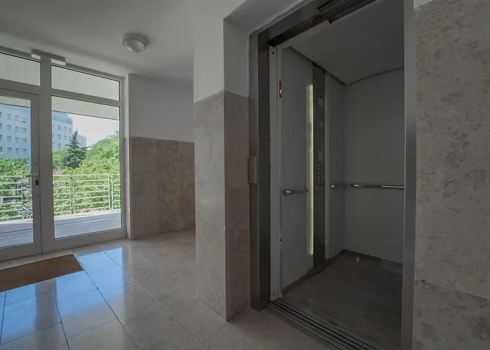 B&B Sky & Sun Luxury With Private Parking In The Garage 4*