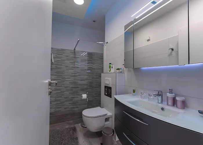 B&B Sky & Sun Luxury With Private Parking In The Garage 자다르