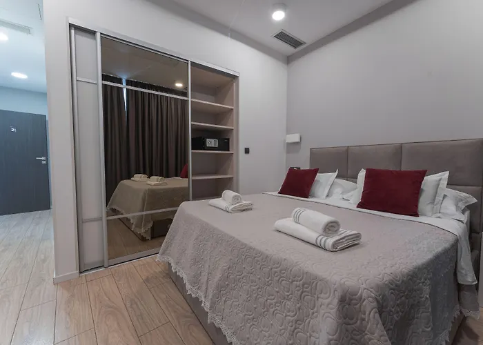 Couette-café Sky & Sun Luxury With Private Parking In The Garage 4*
