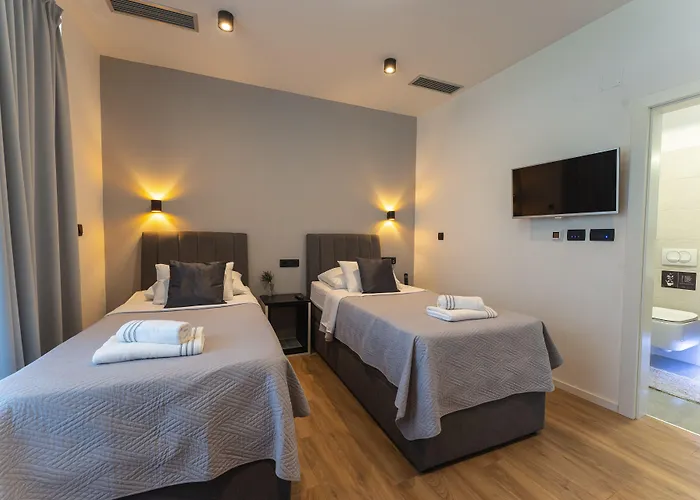 B&B Sky & Sun Luxury With Private Parking In The Garage 자다르