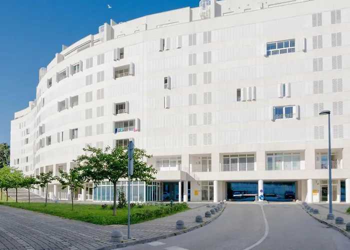 Couette-café Sky & Sun Luxury With Private Parking In The Garage