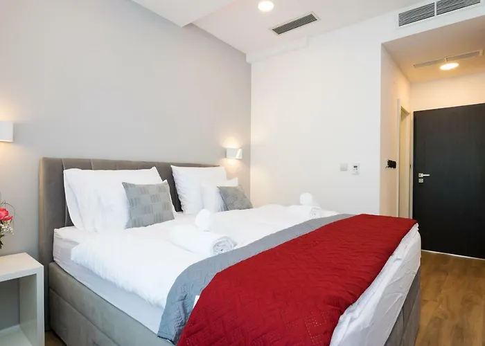 Sky & Sun Luxury With Private Parking In The Garage Couette-café Zadar